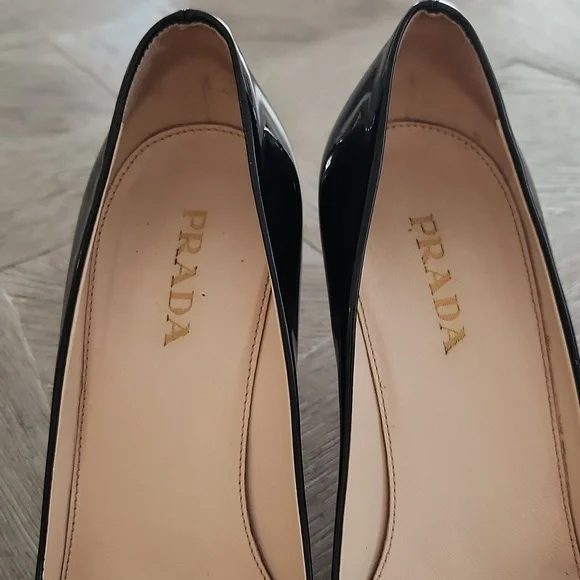 PRADA TAFFETAS JEWEL CRYSTAL PEEPTOE PEWTER PATENT LEATHER PUMPS SIZE 38.5
